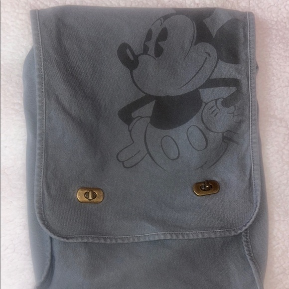 Stylish Gray Messenger Bag with Graphic Design - Picture 9 of 12